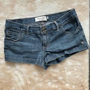 Abercrombie & Finch - Jean shorts, size 4
